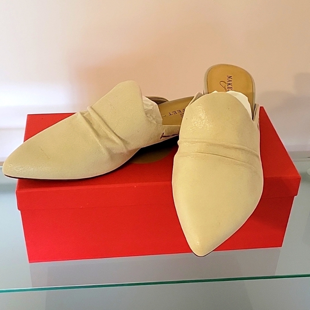 Naked Feet Suede Pleated shoes size 7.5 M  leather